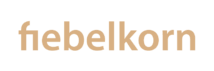 Schriftzug in Hautton und einer sehr reduzierten Schrift mit dem Namen fiebelkorn als Wortmarke